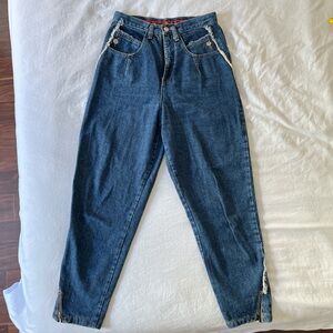 jou jou true 90’s vintage jeans with beautiful details!